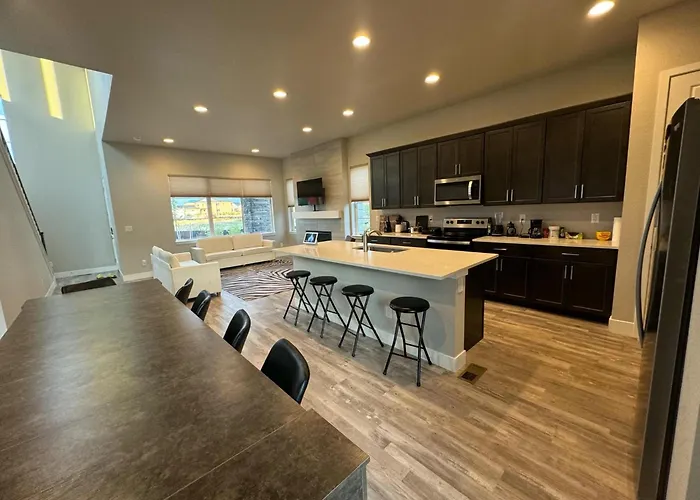 New Modern Contemporary House By The Airport And Gaylord Resort