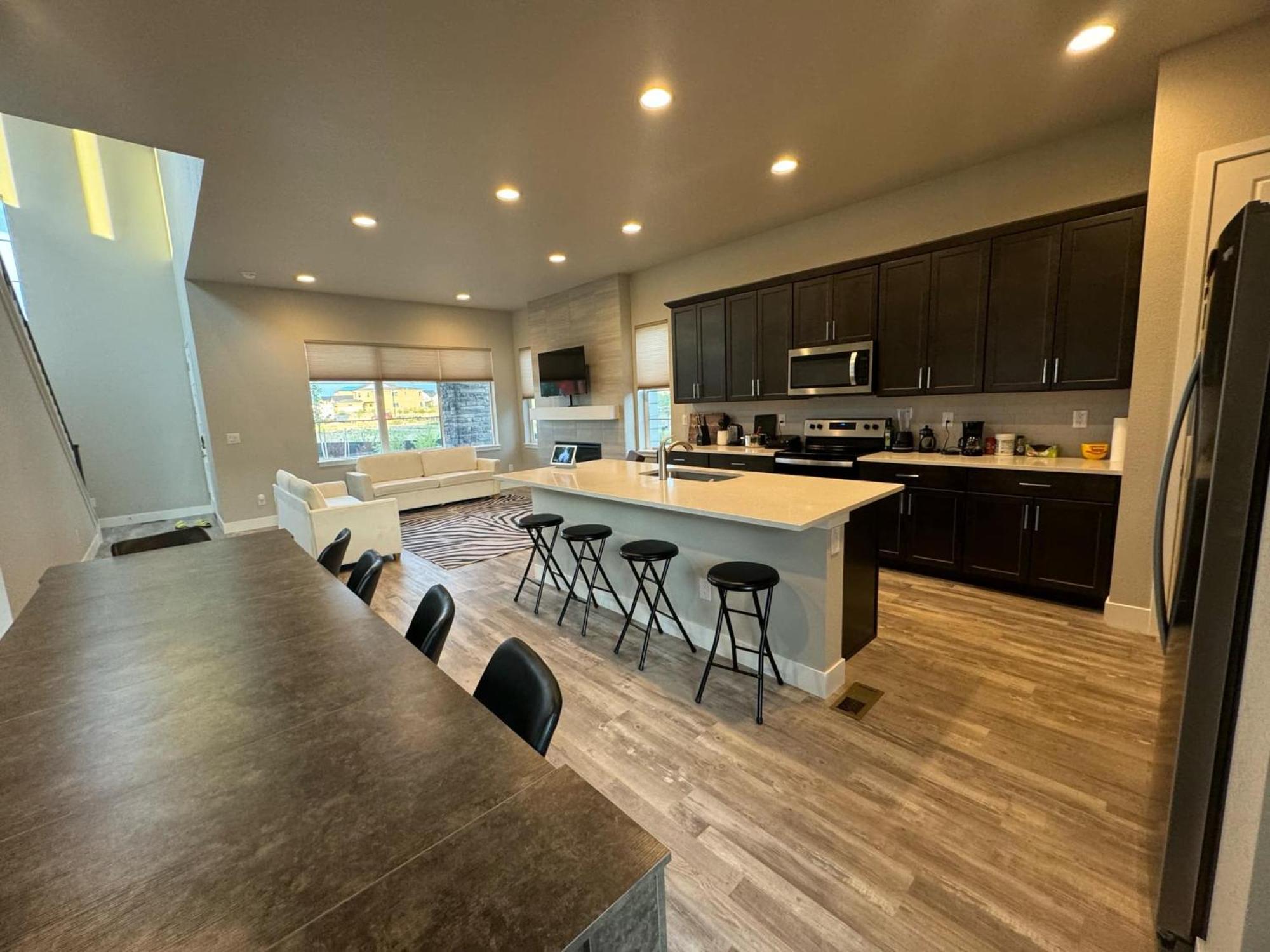 Ferienhaus New Modern Contemporary House By The Airport And Gaylord