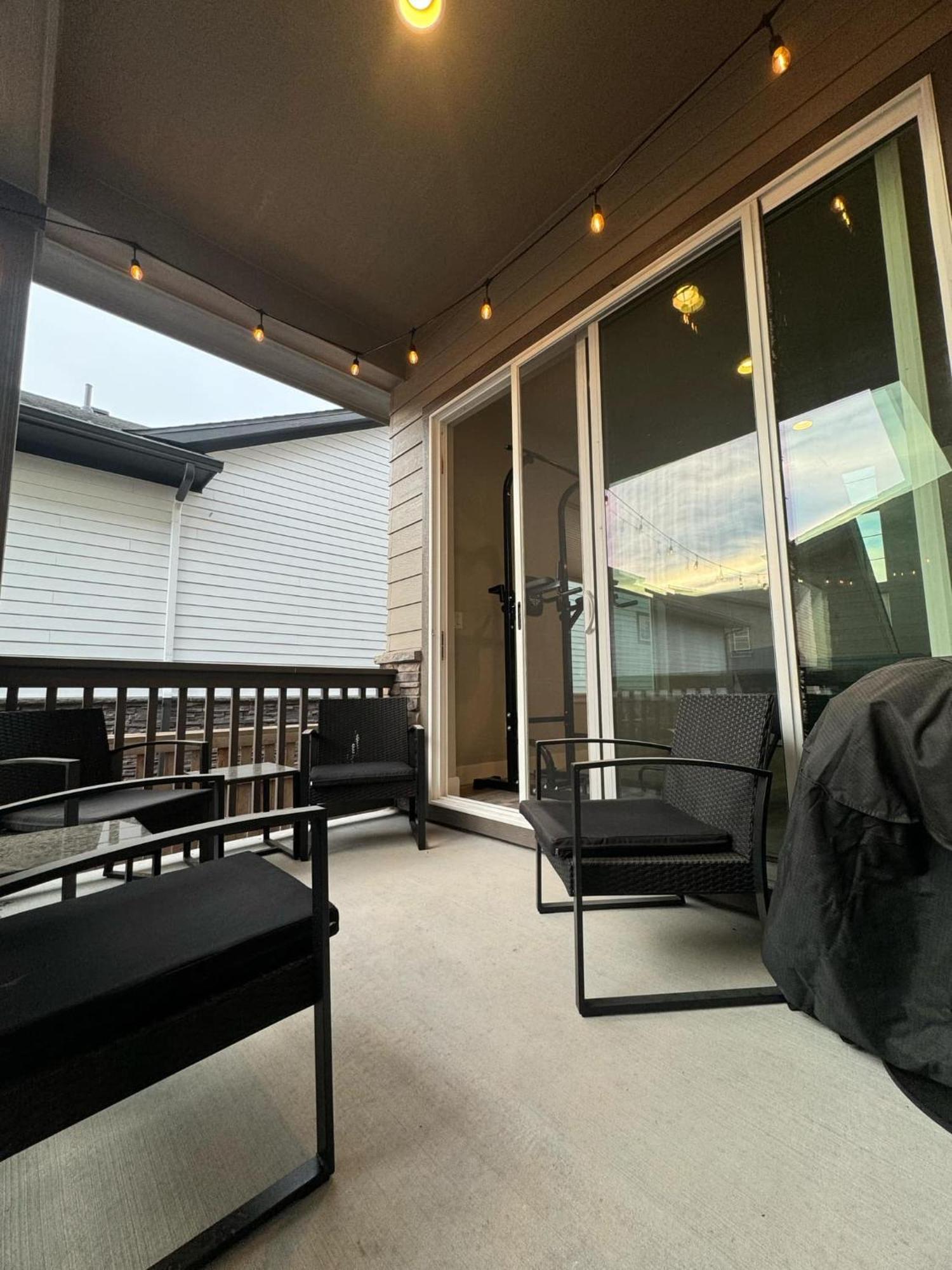 New Modern Contemporary House By The Airport And Gaylord Hébergement de vacances Aurora